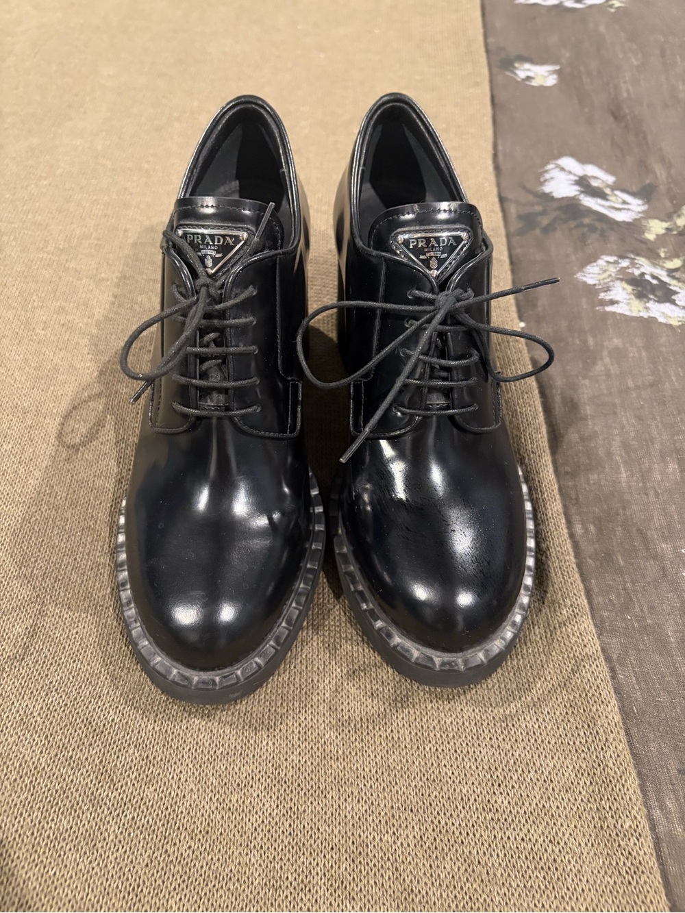 Prada Black Patent Leather Lace-Up Derby Shoes
41.5